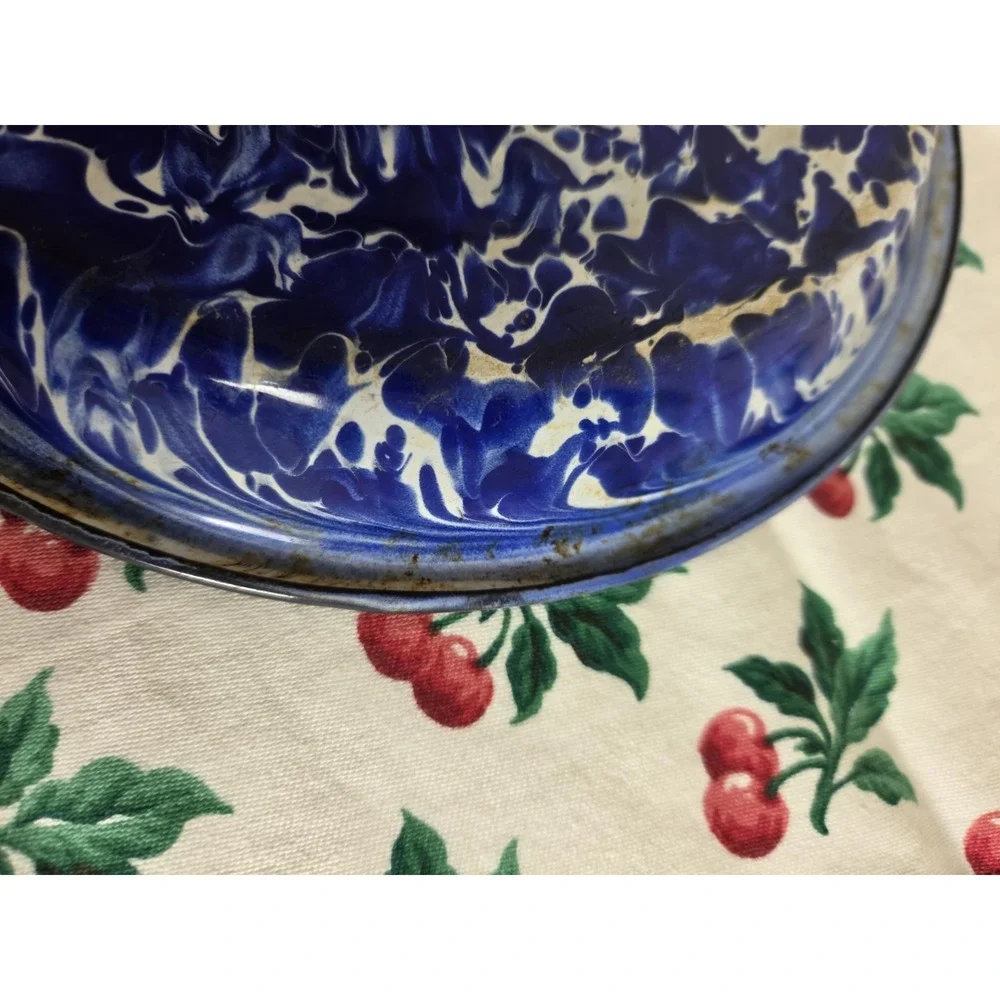 Vtg Enamelware Graniteware Blue & White Splatterware Swirl 9